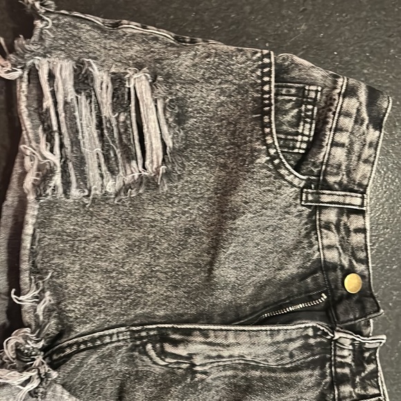 Dark grey denim shorts ! - Picture 3 of 5